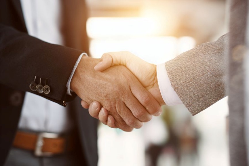 كيف نساعد الشركات التجارية في الشراكات، الاندماجات، الاستحواذات؟ 